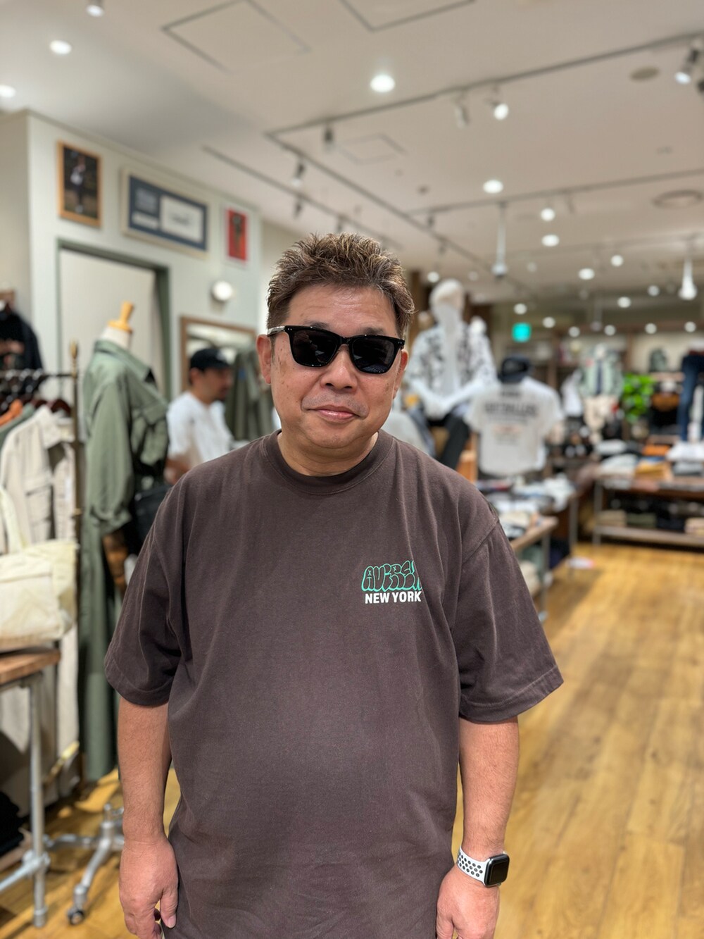 「AVIREXのGRAFFITI AVIREX T-SHIRT / グラフィティ アヴィレックス Tシャツ（Tシャツ/カットソー、ブラウン系）」を使った、sasan723さん（メンズ・162cm）の夏コーディネートの3枚目の写真