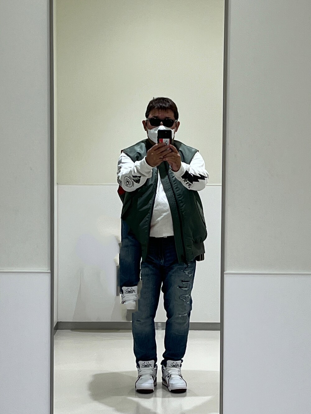 「秋ルック紹介するよ」｜「GAPのアイテム（デニムパンツ、ブルー系）」を使った、sasan723さん（メンズ・160cm）の秋コーディネートの4枚目の写真