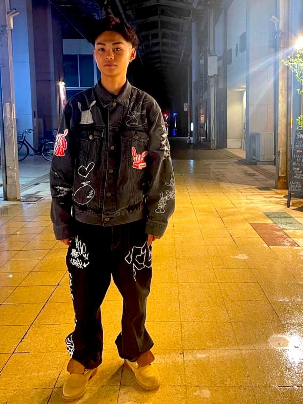 「ファッションを楽しもう、ストリート、デニム、エクストララージ、XLARGE」｜「XLARGEのアイテム（デニムパンツ、ブラック系）」を使った、ikakunさん（メンズ・163cm）の秋コーディネートの3枚目の写真