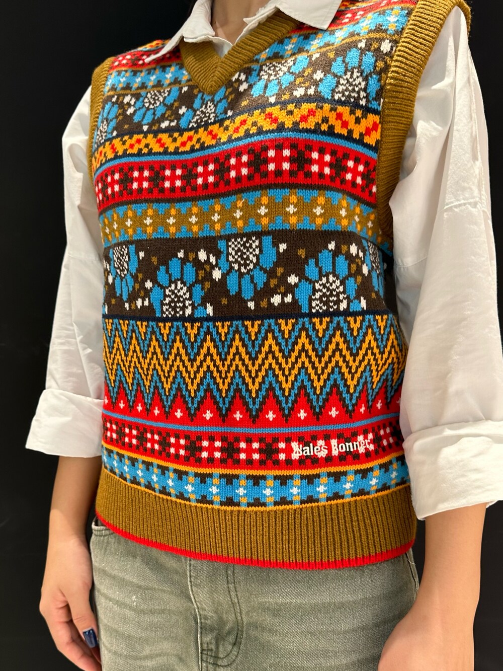 その他のジャケット/アウター、ブラウン系のスニーカーを着用したレディースの秋コーディネートの2枚目の写真