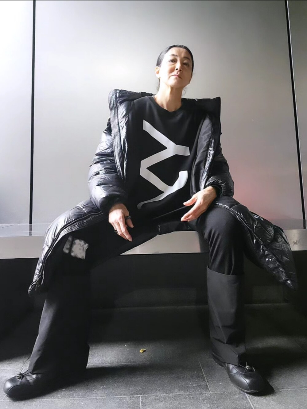 「冬アウター、ロングコート、シンプルコーデ、韓国ファッション、韓国コーデ、韓国ブランド、韓国系」｜「openyyのアイテム（その他アウター、ブラック系）」を使った、MYMさん（レディース・164cm）の秋コーディネートの2枚目の写真