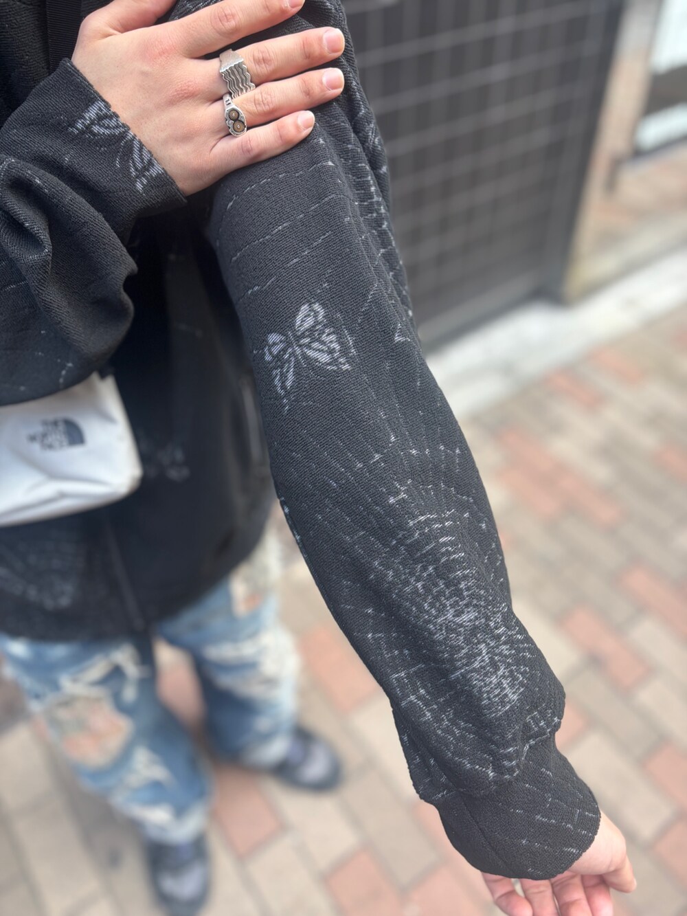 「スポーツミックス、メンズコーデ、春服コーデ、シンプルスタイル、今日のコーデ、おでかけコーデ、シンプル、ジャケットスタイル、はるコーデ、ストリートMIX」｜「THE NORTH FACEのTHE NORTH FACE /ザ・ノース・フェイス   Pyrenees Shoulder S ピレネーショルダーS NM82509（ショルダーバッグ、グレー系）」を使った、スバルさん（メンズ・165cm）の春コーディネートの3枚目の写真