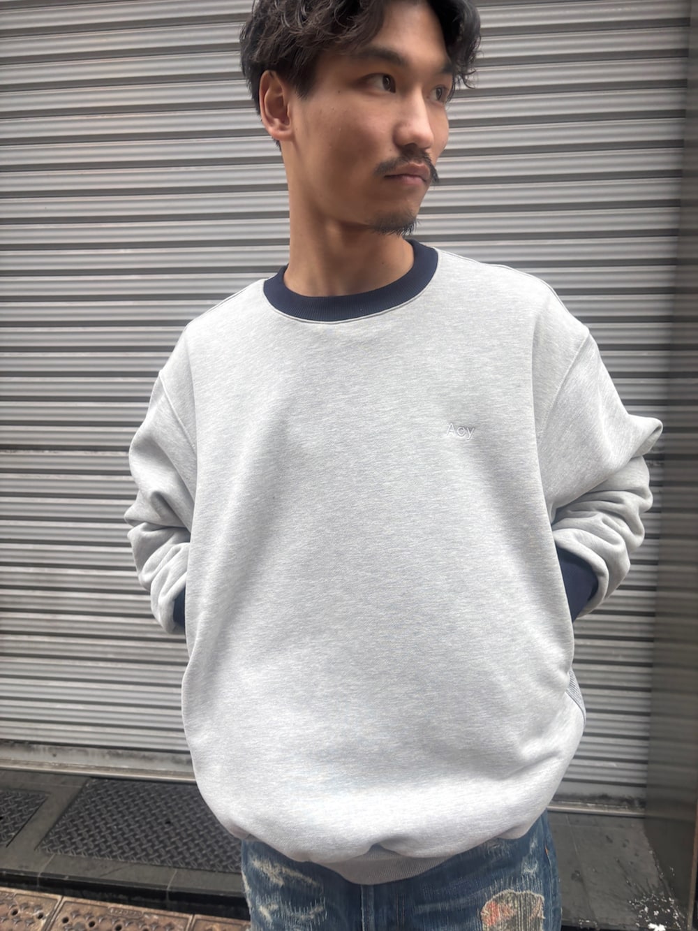 「真冬のあったかスタイル、大人コーデ、ゆるコーデ、ストリート、デートコーデ、秋冬コーデ、きれいめカジュアル、今日のコーデ、スウェット、スウェットコーデ」｜「HOKAのHOKA ONE ONE/ホカ オネオネ  CLIFTON L SUEDE クリフトン L スエード（スニーカー、グレー系）」を使った、スバルさん（メンズ・165cm）の冬コーディネートの2枚目の写真
