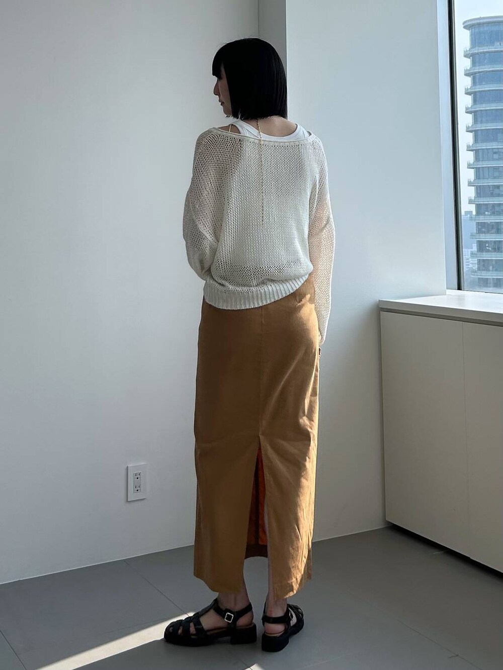 「高身長、きれいめ、リラックス、BABYLONE、骨格ウェーブ、ワントーン、きれいめカジュアル、シンプルコーデ、シアートップス、リネン・透けアイテム」｜「BABYLONEのリネンレーヨンストレッチスカート（スカート、イエロー系）」を使った、bl_chiiさん（レディース・170cm）の春コーディネートの3枚目の写真