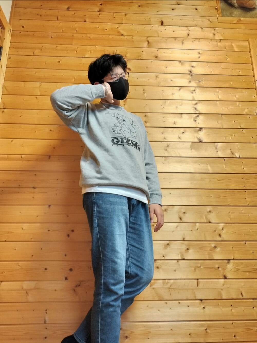 「メンズファッション、いいね、save、フォローお願いします🤑、お洒落さんとつながりたい、デニム、カーディガン、アーガイル柄、グレムリン、レイヤードスタイル、レイヤード、ほぼモノトーン、きれいめカジュアル」｜「しまむらのアイテム（デニムパンツ、ブルー系）」を使った、けてるさん（メンズ・175cm）の冬コーディネートの3枚目の写真