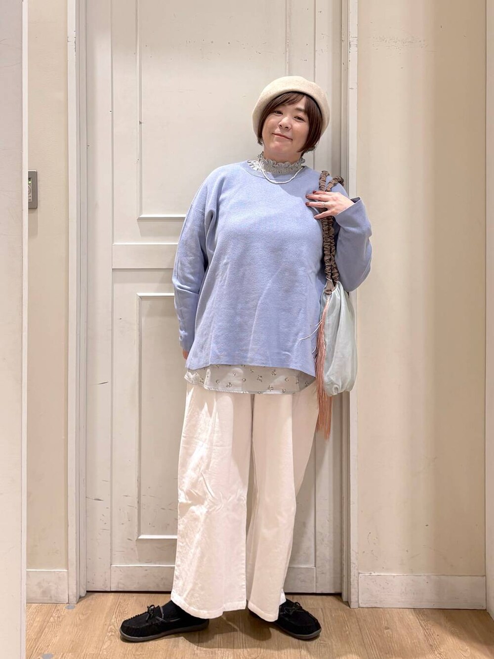 「ママコーデ、楽ちんコーデ、着痩せ・細見え、体型カバー、差し色コーデ、女子会、女子ウケ、カジュアル、studio CLIP、3シーズンニット_studio CLIP」|「studio CLIPの【抗菌防臭】洗えるウールベレー(ハンチング/ベレー帽、ベージュ系)」を使った、さかもってぃさん(レディース・163cm)の冬コーディネートの5枚目の写真