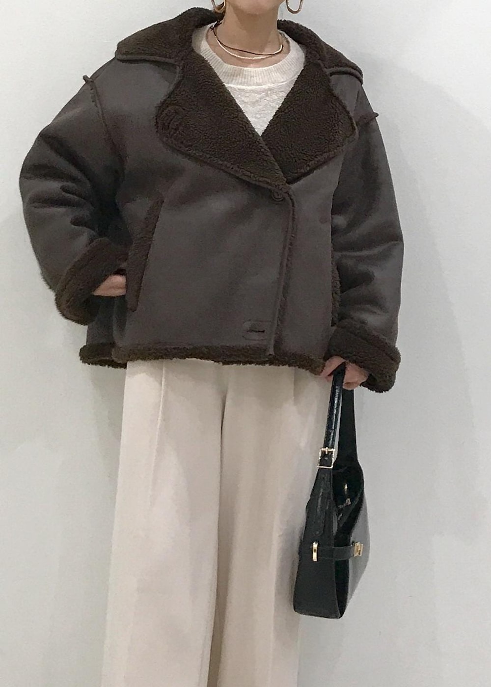 はっちゃんさんの「オーバルメタルフープピアス（VIS）」を使ったコーディネートの6枚目の写真