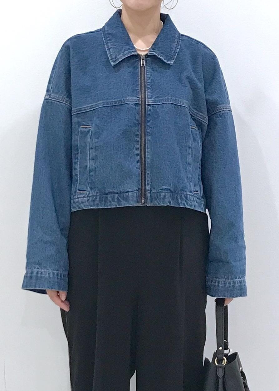 「ブーツ、ブラック、ショルダーバッグ、長袖、デニム、ジャケット、インディゴブルー、ポケット、ワイド、十分丈、オールインワン、オーバーオール、パンツ、ハイウエスト、ストレート」｜「VISの【洗える】カップ付きバックオープンキャミソール（キャミソール、ホワイト系）」を使った、はっちゃんさん（レディース・159cm）の夏コーディネートの7枚目の写真