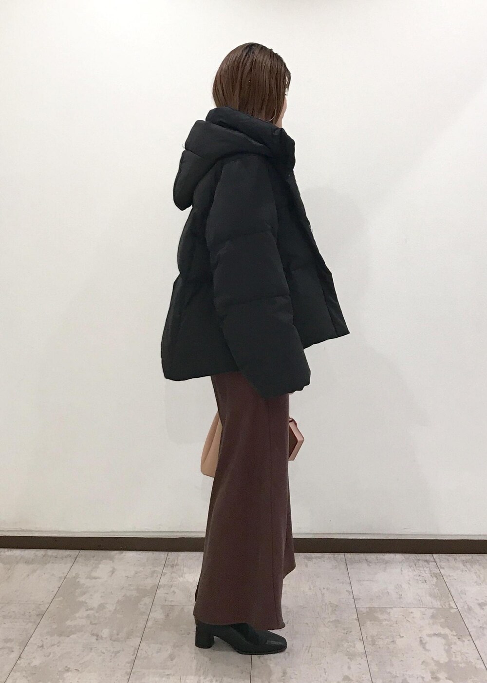 「ダウン、グリーンダウン、ショートダウン、ラメニット、ニットプルオーバー、スカート、シャイニースカート、ロングスカート、ショートブーツ、ブーツ、ハートバッグ、ハートカットバッグ、チャーム、カードケース、バッグチャーム」｜「Juzeのストレッチヒールショートブーツ（ブーツ、ブラック系）」を使った、はっちゃんさん（レディース・159cm）の秋コーディネートの5枚目の写真