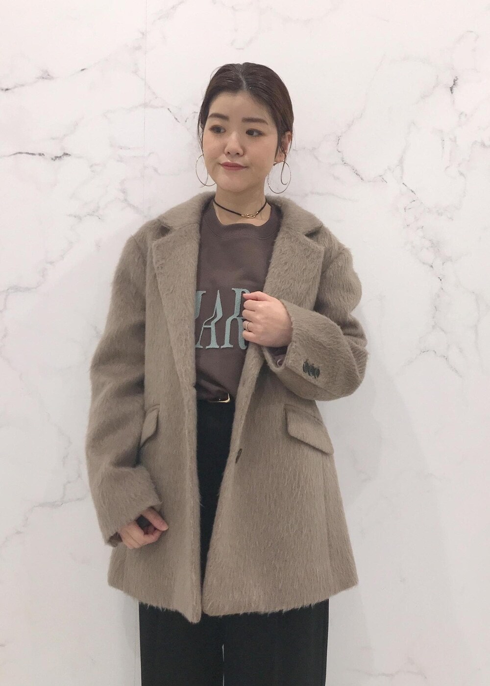「きれいめカジュアル、スウェット、初春コーデ、秋コーデ、初冬コーデ、冬コーデ、お仕事コーデ、デートコーデ、お出かけコーデ、旅行コーデ、女子会コーデ、大人カジュアル、パンツスタイル、体型カバー、カジュアルコーデ」｜「VISのニュアンスハートチョーカー（チョーカー、ゴールド系）」を使った、はっちゃんさん（レディース・159cm）の冬コーディネートの7枚目の写真