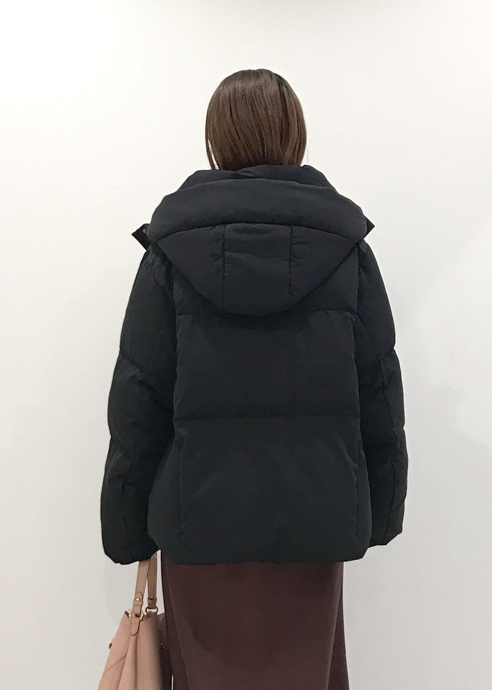 「ダウン、グリーンダウン、ショートダウン、ラメニット、ニットプルオーバー、スカート、シャイニースカート、ロングスカート、ショートブーツ、ブーツ、ハートバッグ、ハートカットバッグ、チャーム、カードケース、バッグチャーム」｜「Juzeのストレッチヒールショートブーツ（ブーツ、ブラック系）」を使った、はっちゃんさん（レディース・159cm）の秋コーディネートの7枚目の写真