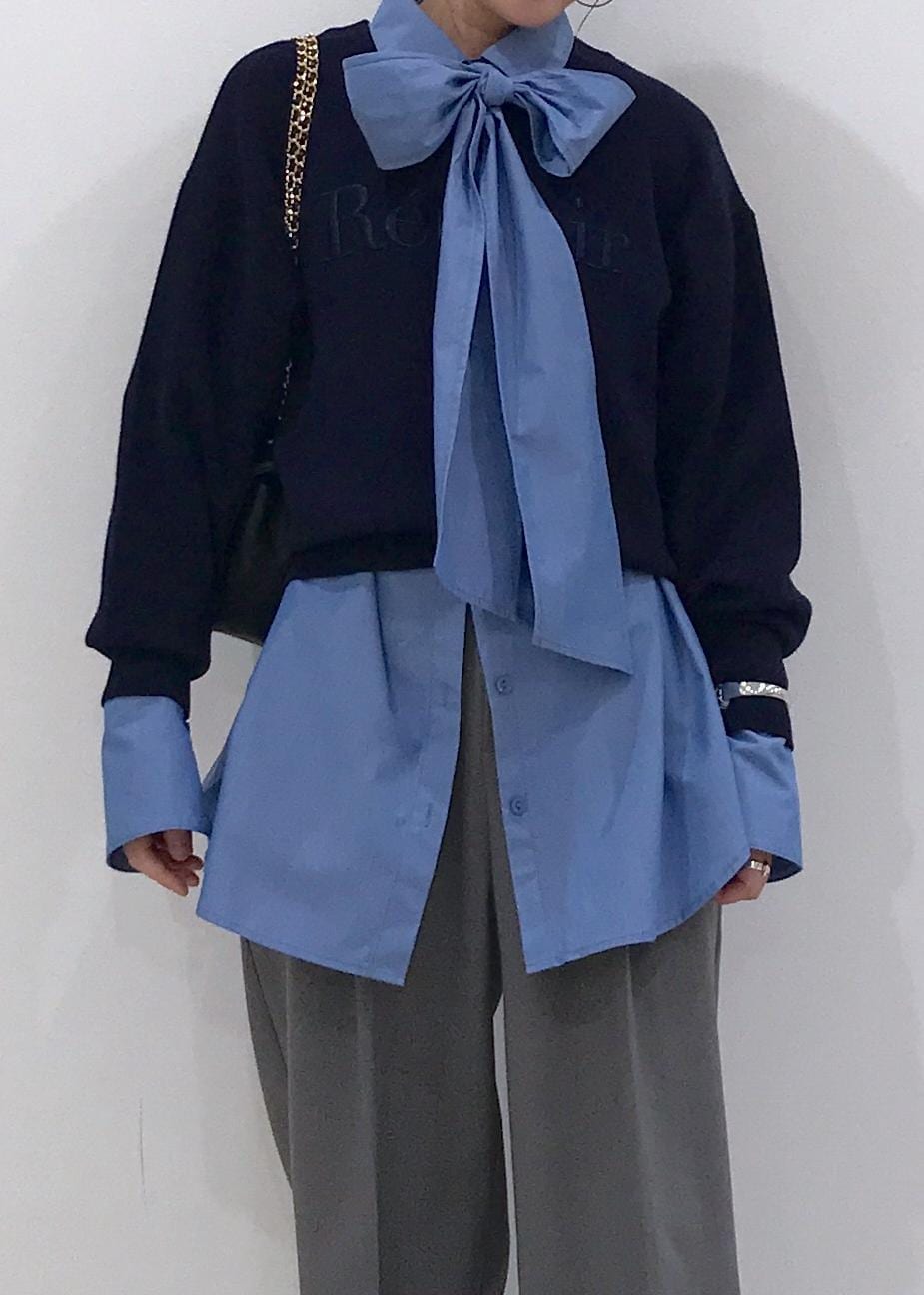 「ボウタイ、ボウタイブラウス、ロゴニット、ニット、ロゴ、ブラウス、ショートブーツ、キルティングバッグ、キルティング、ブルー、ネイビー、グレー、ブラック、シルバー、初秋コーデ」｜「VISのチェーンショルダーキルティングバッグ（ショルダーバッグ、ブラック系）」を使った、はっちゃんさん（レディース・159cm）の秋コーディネートの6枚目の写真