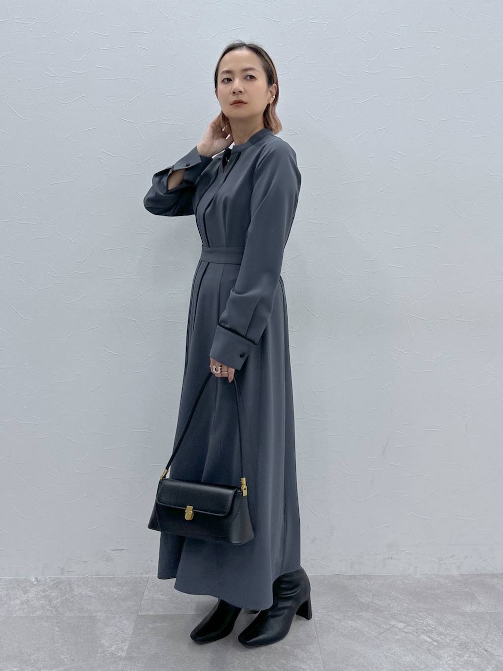 「バッグ、ブーツ、イヤリング、体型カバー、高見え、若見え、冬コーデ、女子会、女子ウケ、フェミニン、きれいめ、Andemiu、おでかけ、大人カジュアル、秋冬新作」｜「Andemiuのワンハンドルバッグ 103780（ショルダーバッグ、ブラック系）」を使った、maikoko5さん（レディース・158cm）の秋コーディネートの3枚目の写真