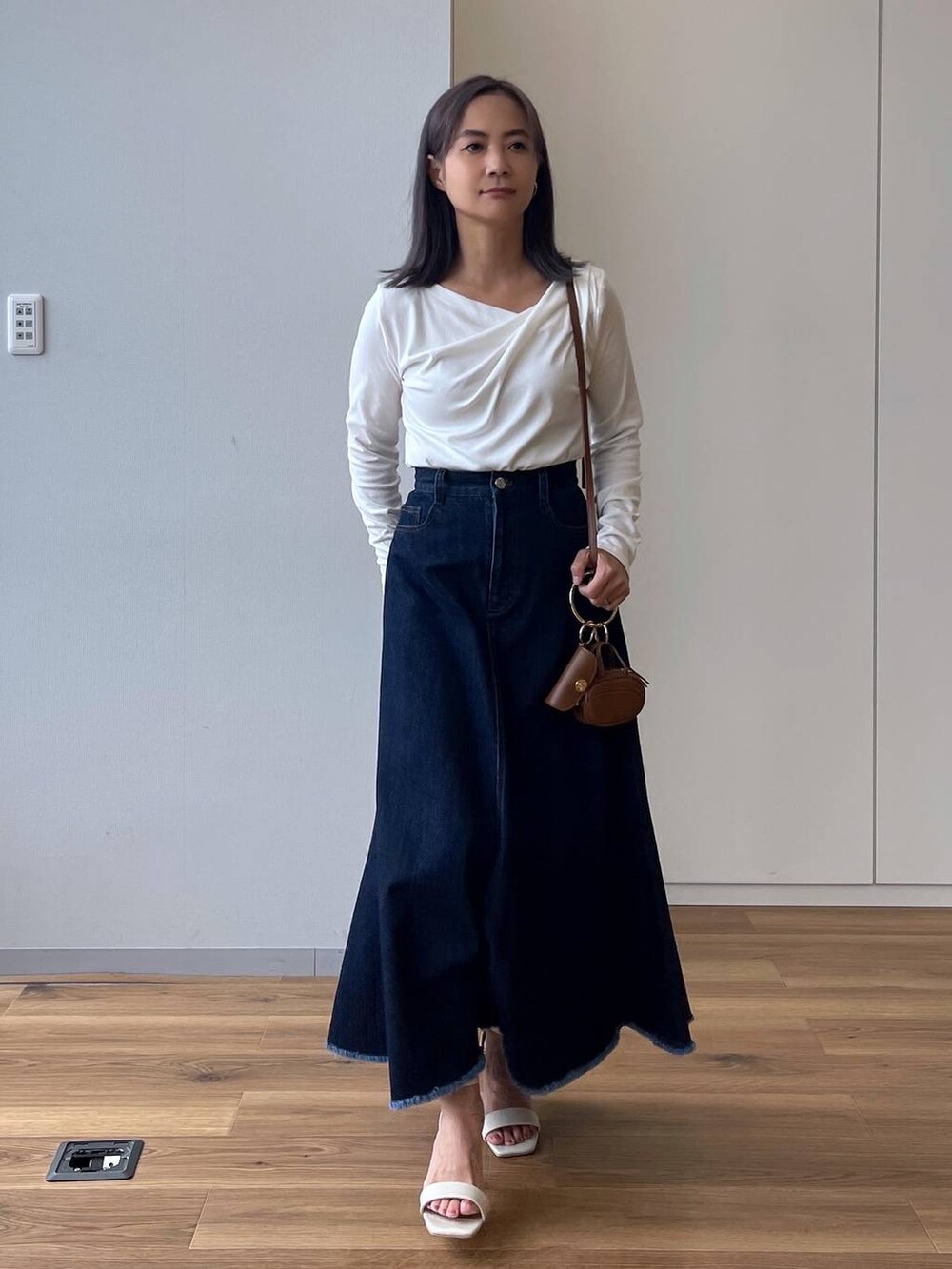 「ミニバッグ、サンダル、スカート、Andemiu、新作、体型カバー、高見え、若見え、夏コーデ、秋コーデ、女子会、女子ウケ、フェミニン、きれいめ、おでかけ」｜「Andemiuのセパレートヒールサンダル323763（サンダル、ホワイト系）」を使った、maikoko5さん（レディース・158cm）の夏コーディネートの5枚目の写真