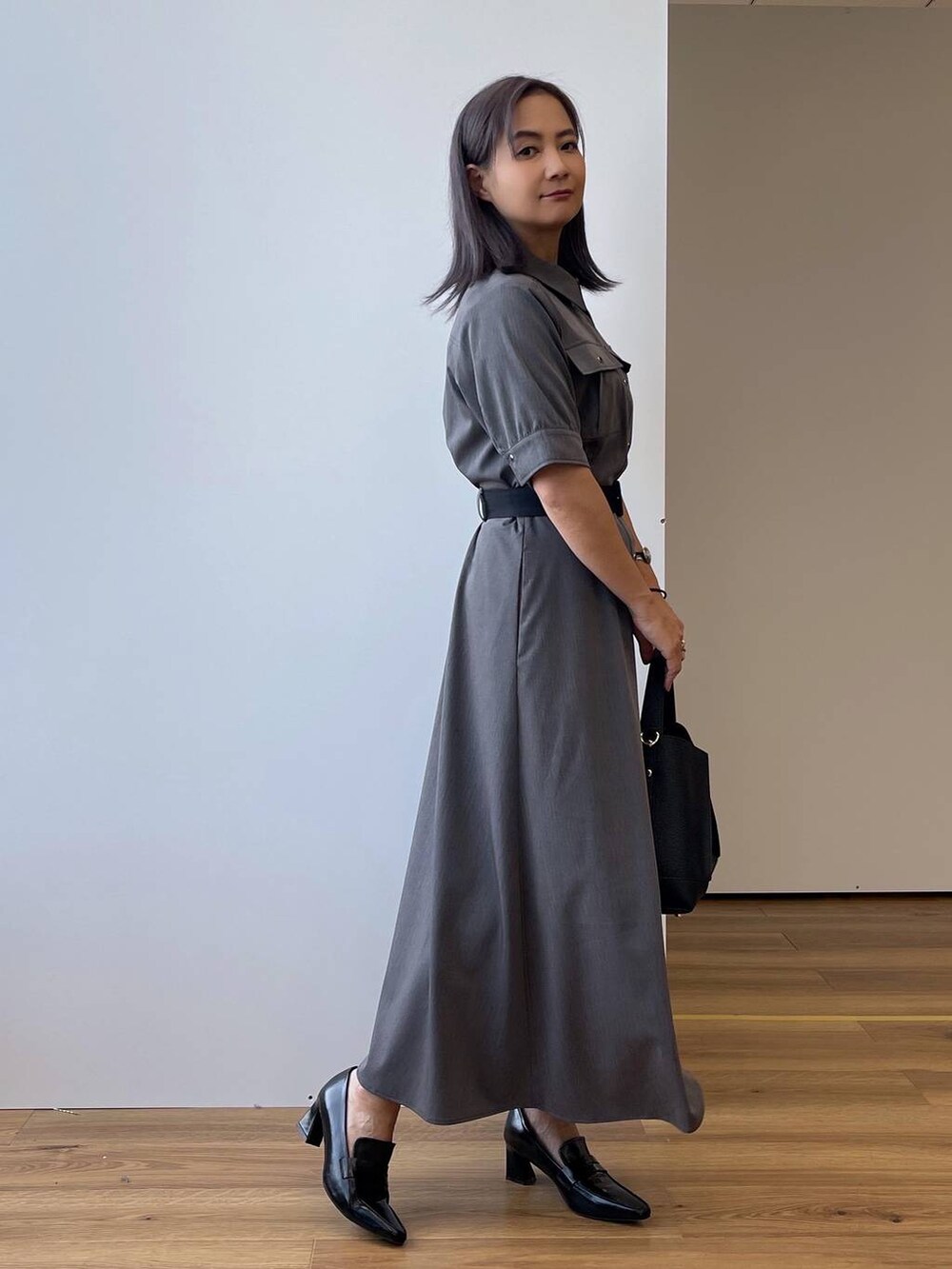 「バッグ、体型カバー、高見え、若見え、夏コーデ、秋コーデ、女子会、女子ウケ、フェミニン、きれいめ、Andemiu、おでかけ、新作、大人カジュアル、ワンピース」｜「Andemiuの【抗菌/消臭/吸水/速乾/撥水】ヒールローファ576646（ローファー、ブラック系）」を使った、maikoko5さん（レディース・158cm）の夏コーディネートの5枚目の写真