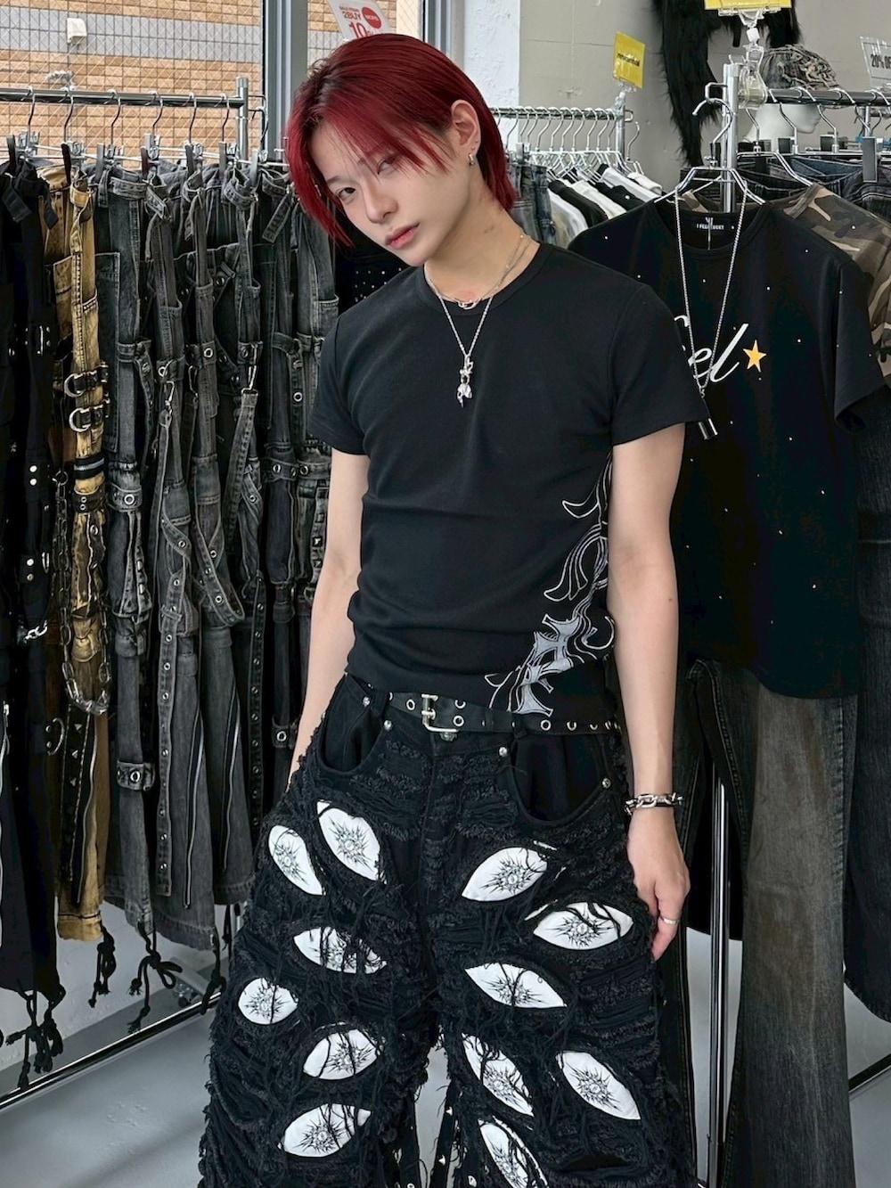 「骨格ナチュラル、メンズファッション、デニム、デニムパンツ、パンツコーデ、オールブラック、韓国ファッション、ストリート、ブラックコーデ、ショルダーバッグ、ミニバッグ、シンプルスタイル、休日コーデ、今日のコーデ、オーバーサイズ」｜「BLACKPURPLEの【BLACK PURPLE】Fortress Bag（ショルダーバッグ、ブラック系）」を使った、Never mind the XU / Chikashitsu+さん（骨格ナチュラル・メンズ・168cm）の夏コーディネートの4枚目の写真