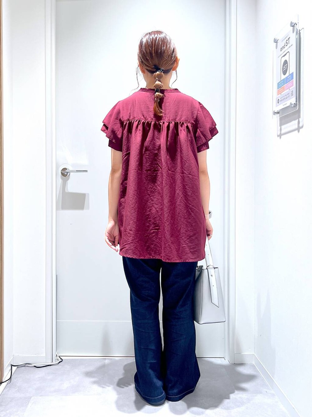 「接触冷感、ブラウス、夏コーデ、カジュアル、リラックス、体型カバー、GLOBAL WORK、まちがいない服_GLOBAL WORK」｜「GLOBAL WORKの冷感デニムイージーパンツ/494053（デニムパンツ、ブルー系）」を使った、manayan0602さん（レディース・158cm）の夏コーディネートの3枚目の写真