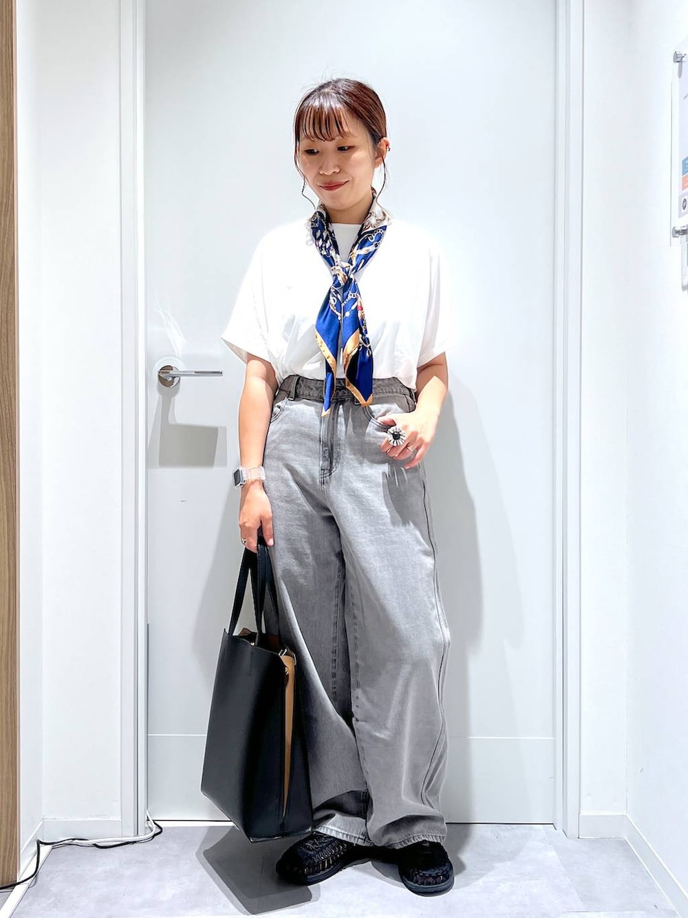 「カジュアル、リラックス、体型カバー、GLOBAL WORK、まちがいない服_GLOBAL WORK、GOOD DENIM_GLOBAL WORK、デニムパンツ、接触冷感、夏コーデ」｜「GLOBAL WORKのGOODデニムバギーパンツ/118365（デニムパンツ、グレー系）」を使った、manayan0602さん（レディース・158cm）の夏コーディネートの5枚目の写真