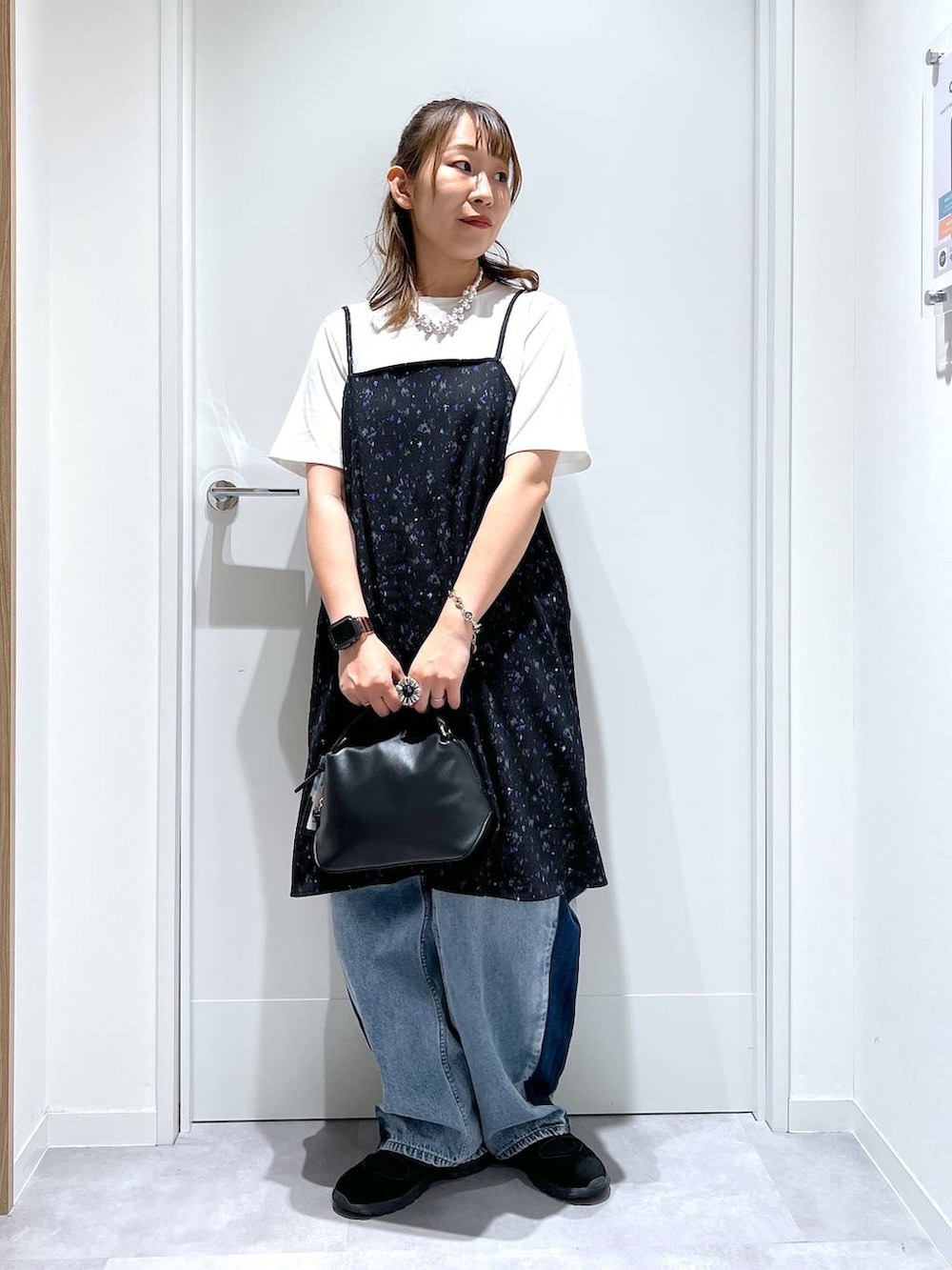 「カジュアル、リラックス、体型カバー、GLOBAL WORK、まちがいない服_GLOBAL WORK、ガーリー、フェミニン、夏コーデ」｜「GLOBAL WORKのスペ軽お財布ショルダー/132336（ショルダーバッグ、ブラック系）」を使った、manayan0602さん（レディース・158cm）の春コーディネートの5枚目の写真