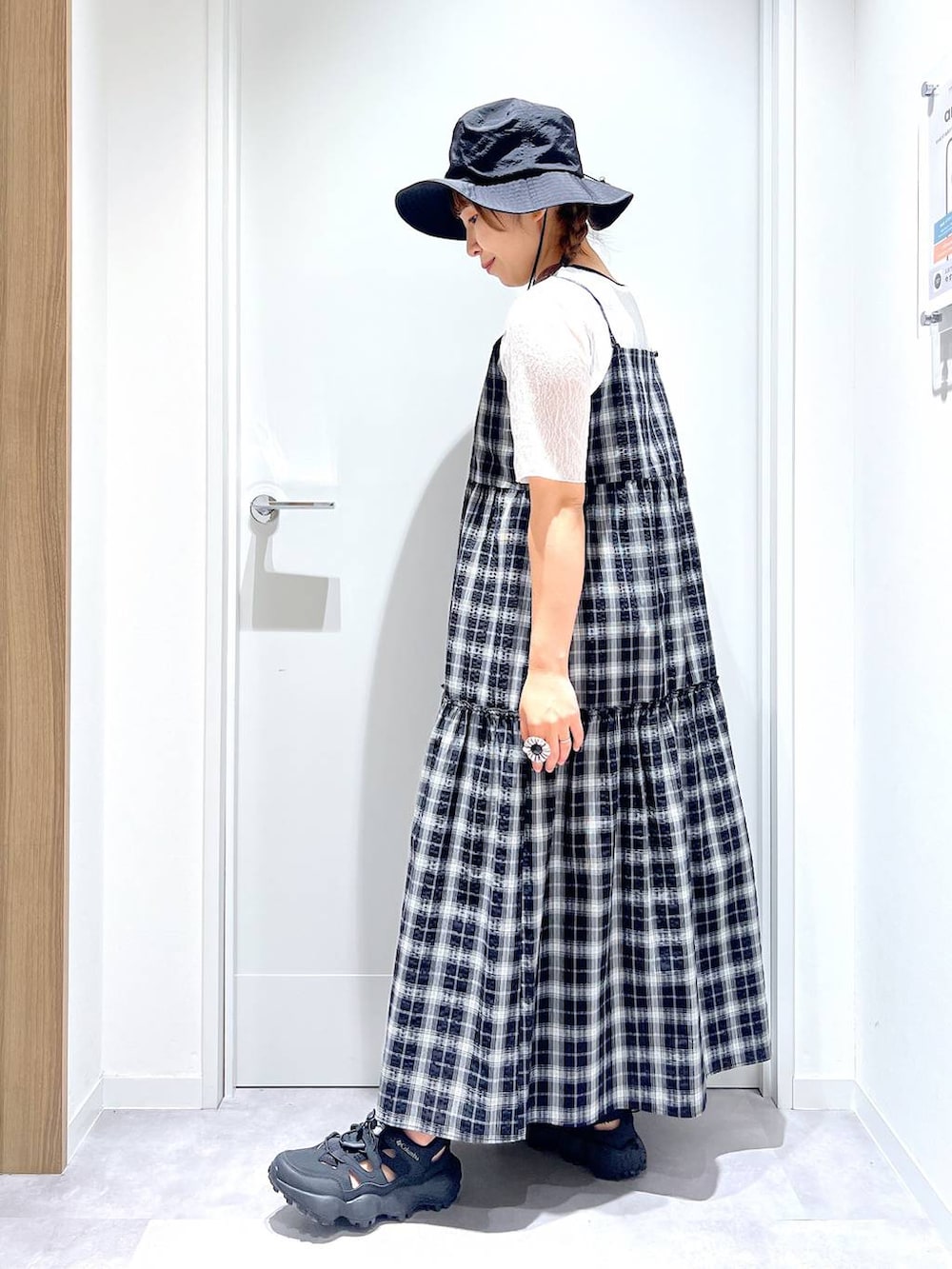 「カジュアル、リラックス、GLOBAL WORK、まちがいない服_GLOBAL WORK、体型カバー、ワンピース、ガーリー、おでかけ、夏コーデ」｜「GLOBAL WORKのUV遮熱撥水洗えるハット/326596（ハット、ブラック系）」を使った、manayan0602さん（レディース・158cm）の春コーディネートの4枚目の写真
