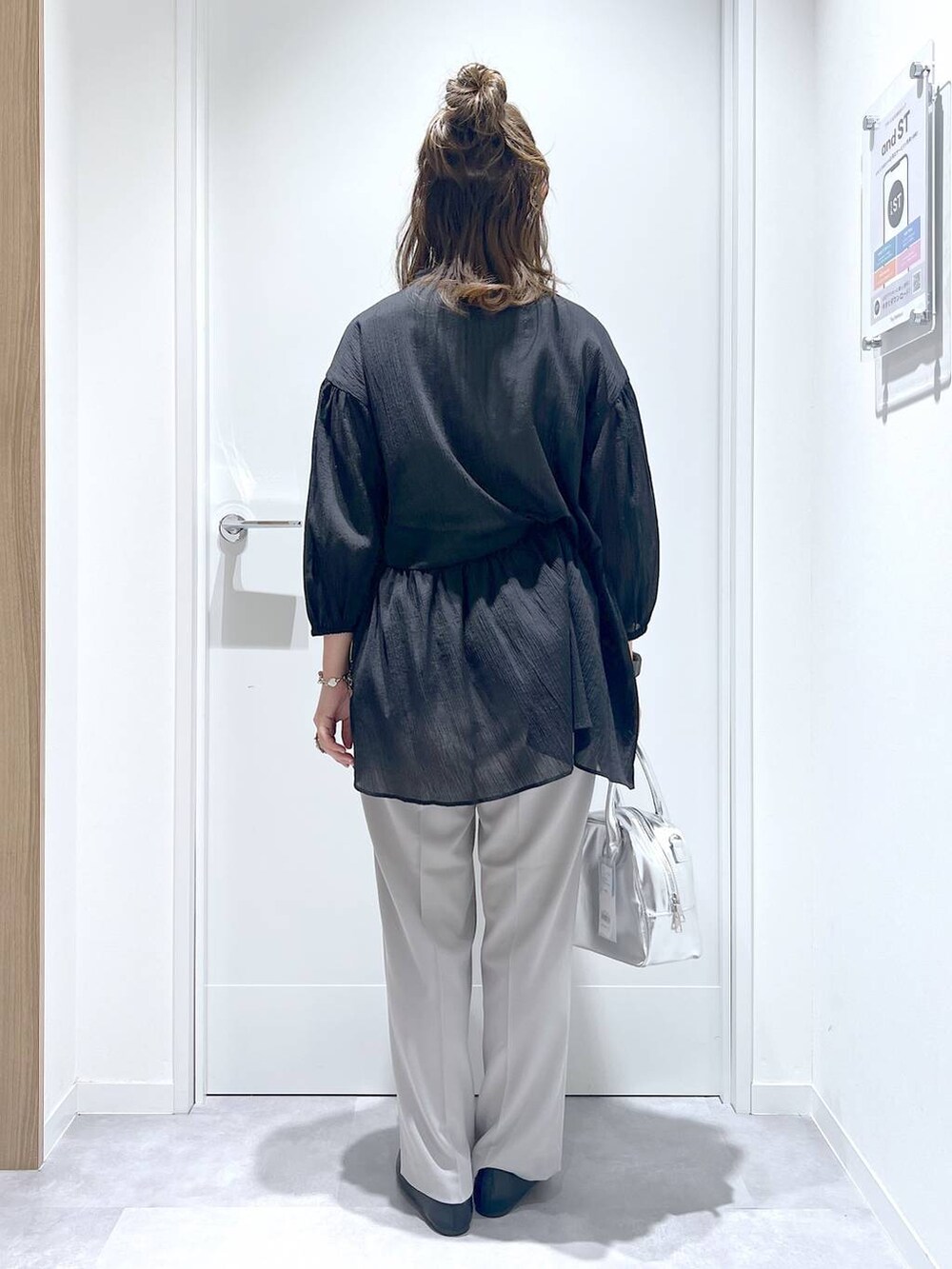 「リラックス、体型カバー、GLOBAL WORK、まちがいない服_GLOBAL WORK、きれいめカジュアル、ベーシック/シンプル、ナチュラル、ヘルシー」｜「GLOBAL WORKのらくっション撥水バレエ/135873（バレエシューズ、ブラック系）」を使った、manayan0602さん（レディース・158cm）の春コーディネートの3枚目の写真