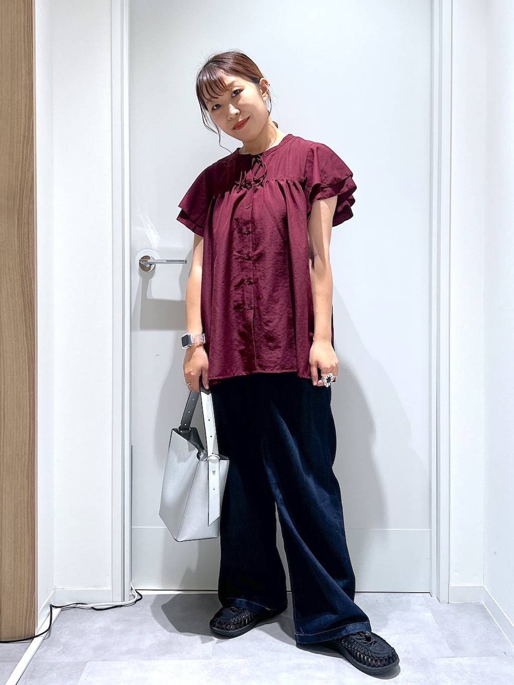 「接触冷感、ブラウス、夏コーデ、カジュアル、リラックス、体型カバー、GLOBAL WORK、まちがいない服_GLOBAL WORK」｜「GLOBAL WORKの冷感デニムイージーパンツ/494053（デニムパンツ、ブルー系）」を使った、manayan0602さん（レディース・158cm）の夏コーディネートの6枚目の写真