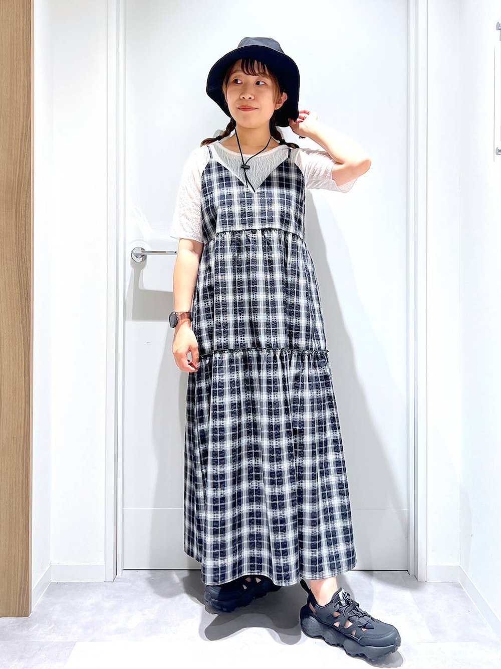 「カジュアル、リラックス、GLOBAL WORK、まちがいない服_GLOBAL WORK、体型カバー、ワンピース、ガーリー、おでかけ、夏コーデ」｜「GLOBAL WORKのUV遮熱撥水洗えるハット/326596（ハット、ブラック系）」を使った、manayan0602さん（レディース・158cm）の春コーディネートの5枚目の写真