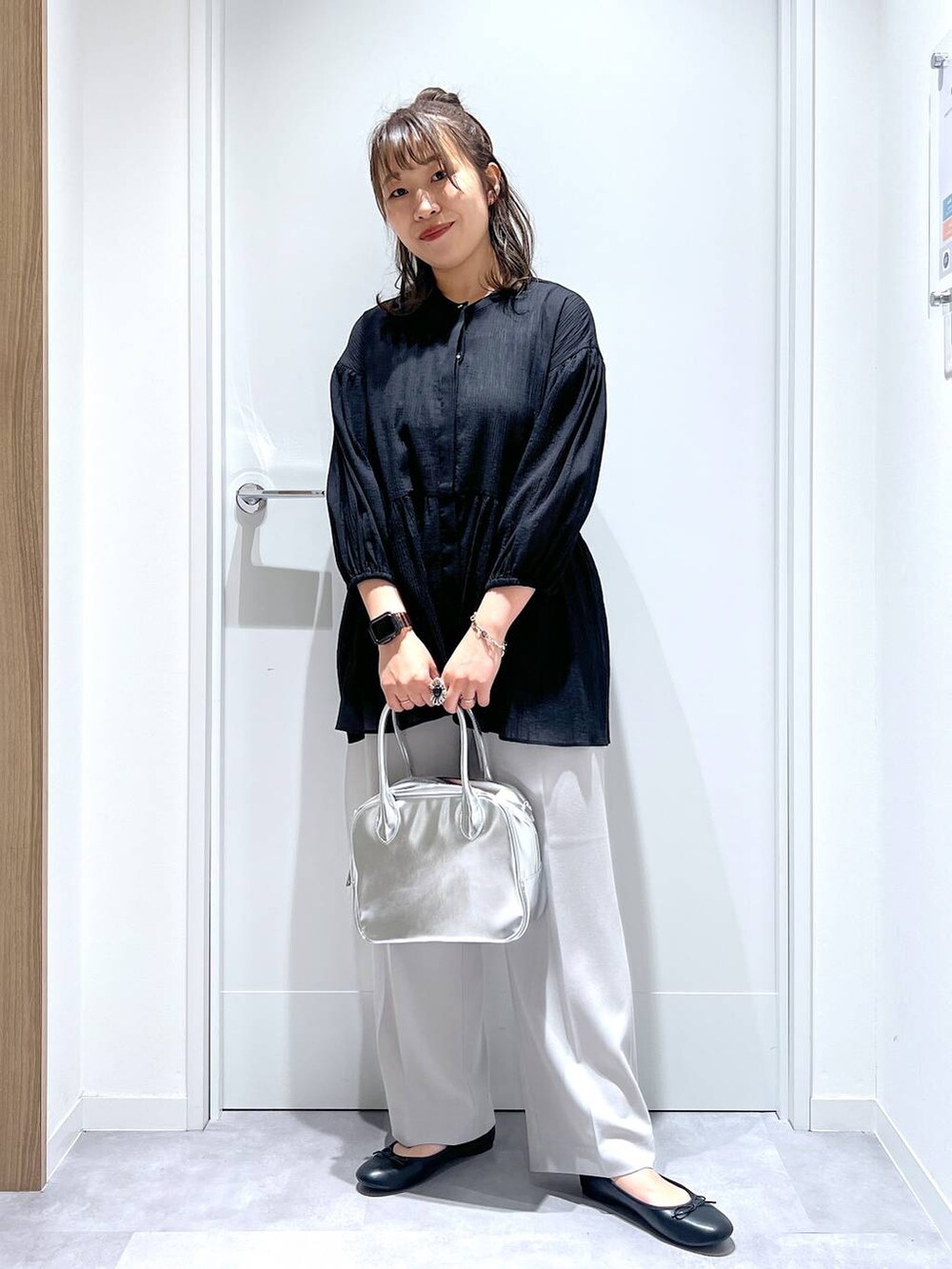 「リラックス、体型カバー、GLOBAL WORK、まちがいない服_GLOBAL WORK、きれいめカジュアル、ベーシック/シンプル、ナチュラル、ヘルシー」｜「GLOBAL WORKのらくっション撥水バレエ/135873（バレエシューズ、ブラック系）」を使った、manayan0602さん（レディース・158cm）の春コーディネートの6枚目の写真