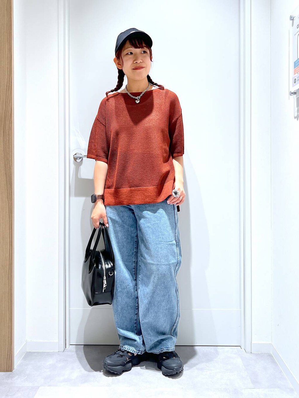 「カジュアル、リラックス、体型カバー、GLOBAL WORK、まちがいない服_GLOBAL WORK、レイヤードスタイル、デニムパンツ、GOOD DENIM_GLOBAL WORK、夏コーデ」｜「GLOBAL WORKのGOODデニムバギーパンツ/118365（デニムパンツ、ブルー系）」を使った、manayan0602さん（レディース・158cm）の夏コーディネートの5枚目の写真