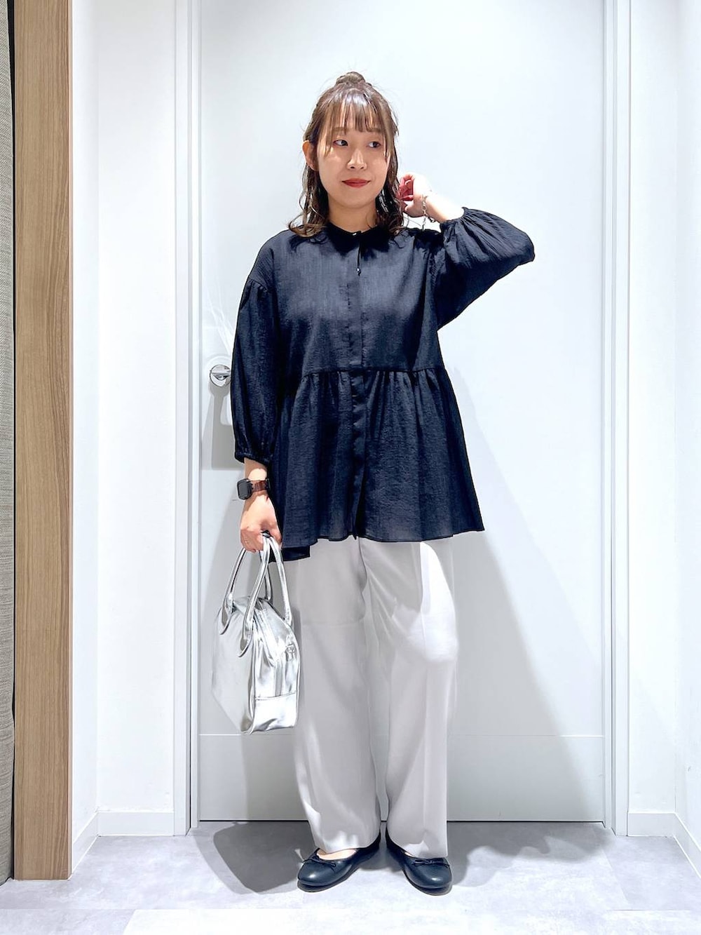 「リラックス、体型カバー、GLOBAL WORK、まちがいない服_GLOBAL WORK、きれいめカジュアル、ベーシック/シンプル、ナチュラル、ヘルシー」｜「GLOBAL WORKのらくっション撥水バレエ/135873（バレエシューズ、ブラック系）」を使った、manayan0602さん（レディース・158cm）の春コーディネートの5枚目の写真