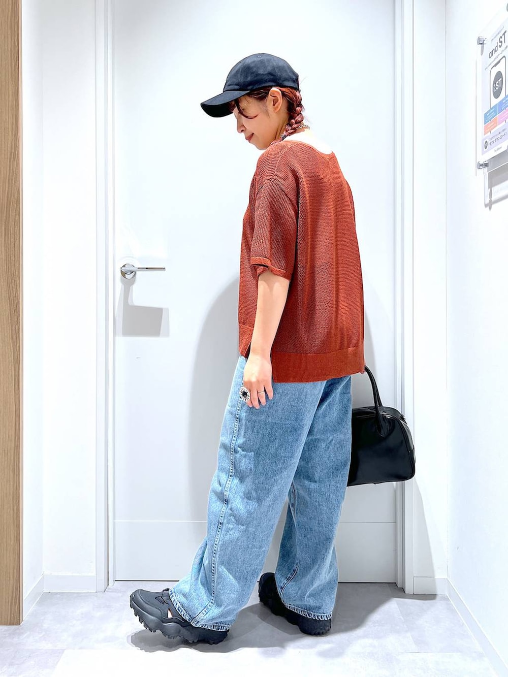 「カジュアル、リラックス、体型カバー、GLOBAL WORK、まちがいない服_GLOBAL WORK、レイヤードスタイル、デニムパンツ、GOOD DENIM_GLOBAL WORK、夏コーデ」｜「GLOBAL WORKのGOODデニムバギーパンツ/118365（デニムパンツ、ブルー系）」を使った、manayan0602さん（レディース・158cm）の夏コーディネートの4枚目の写真