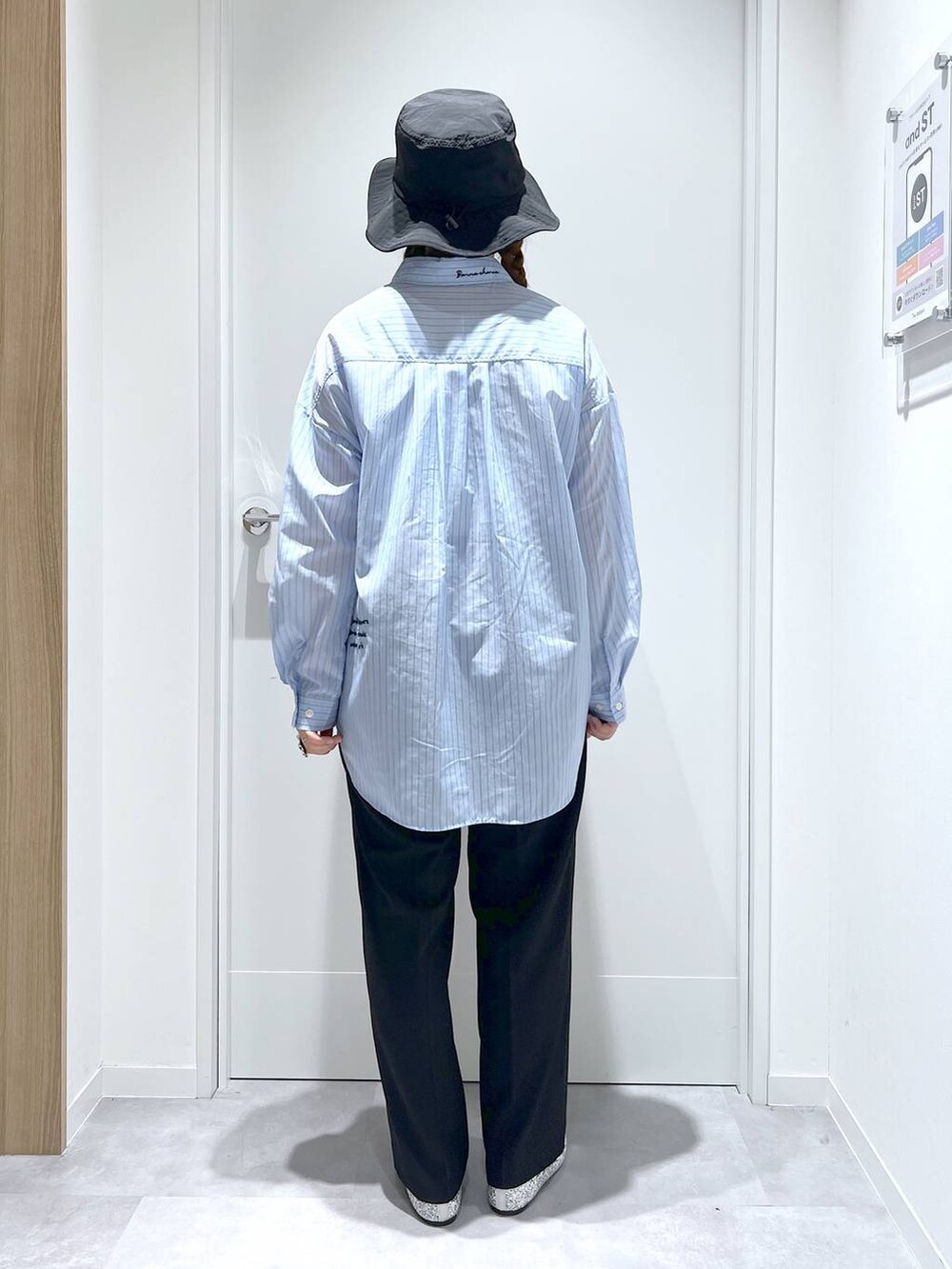 「カジュアル、リラックス、体型カバー、GLOBAL WORK、まちがいない服_GLOBAL WORK、きれいめカジュアル、大人カジュアル、シャツ、おでかけ」｜「GLOBAL WORKのらくっション撥水バレエ/135873（バレエシューズ、シルバー系）」を使った、manayan0602さん（レディース・158cm）の春コーディネートの3枚目の写真