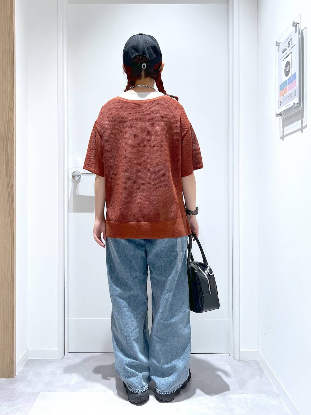 「カジュアル、リラックス、体型カバー、GLOBAL WORK、まちがいない服_GLOBAL WORK、レイヤードスタイル、デニムパンツ、GOOD DENIM_GLOBAL WORK、夏コーデ」｜「GLOBAL WORKのGOODデニムバギーパンツ/118365（デニムパンツ、ブルー系）」を使った、manayan0602さん（レディース・158cm）の夏コーディネートの3枚目の写真