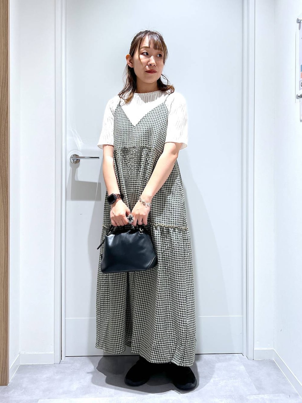 「カジュアル、リラックス、体型カバー、GLOBAL WORK、まちがいない服_GLOBAL WORK、ガーリー、ワンピース、夏コーデ、おでかけ」｜「GLOBAL WORKのスペ軽お財布ショルダー/132336（ショルダーバッグ、ブラック系）」を使った、manayan0602さん（レディース・158cm）の春コーディネートの5枚目の写真