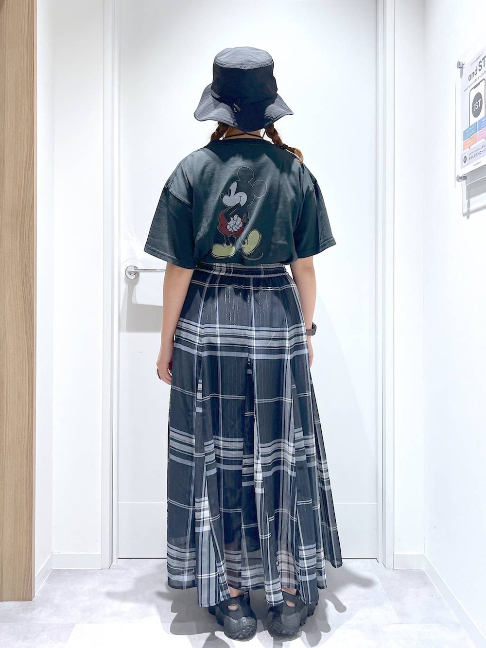 「リラックス、体型カバー、GLOBAL WORK、まちがいない服_GLOBAL WORK、ガーリー、スカート、Tシャツ、夏コーデ」｜「GLOBAL WORKのエアリーリラックスフレアスカート/147678（スカート、ブルー系）」を使った、manayan0602さん（レディース・158cm）の春コーディネートの3枚目の写真