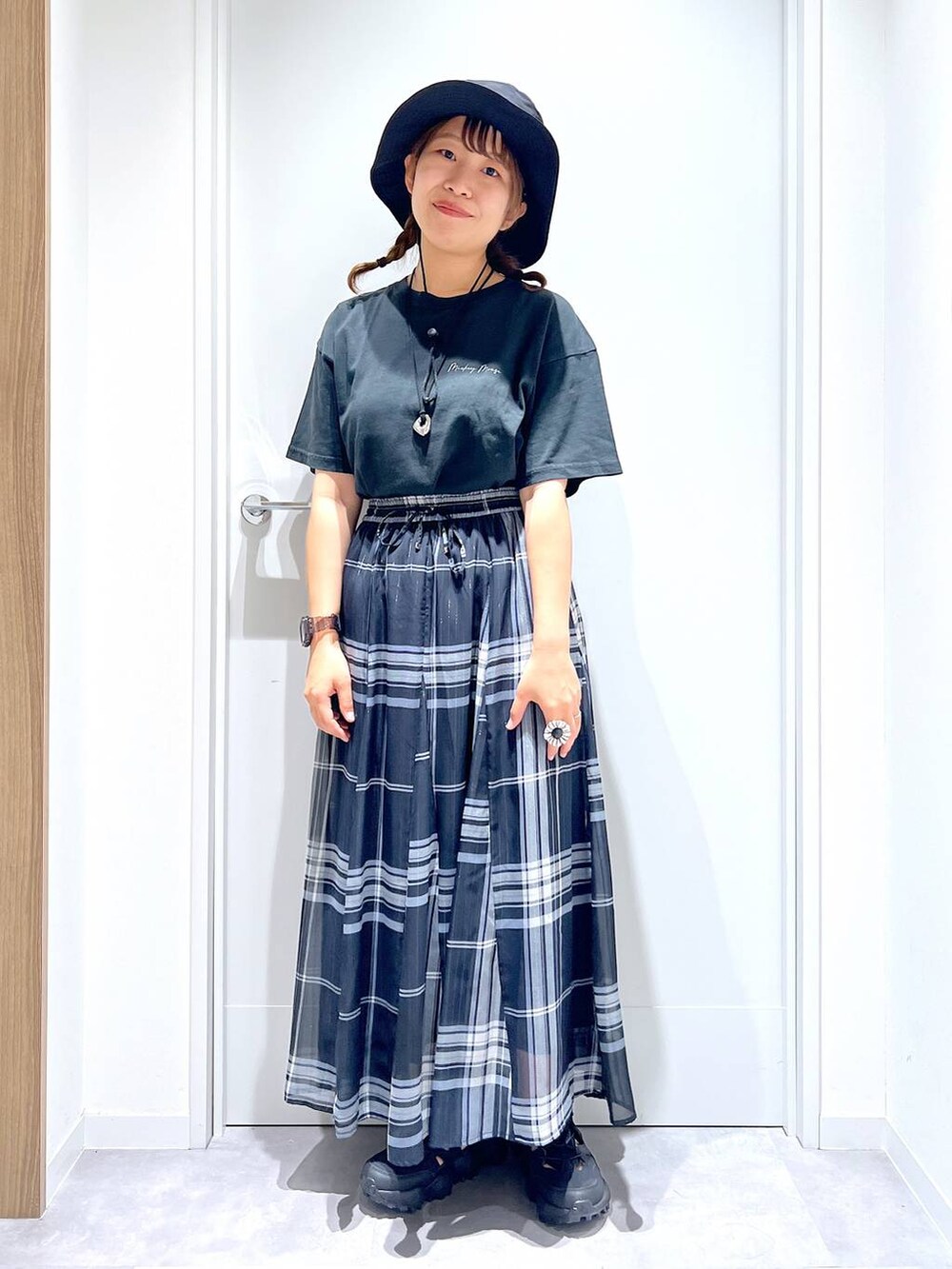 「リラックス、体型カバー、GLOBAL WORK、まちがいない服_GLOBAL WORK、ガーリー、スカート、Tシャツ、夏コーデ」｜「GLOBAL WORKのエアリーリラックスフレアスカート/147678（スカート、ブルー系）」を使った、manayan0602さん（レディース・158cm）の春コーディネートの5枚目の写真