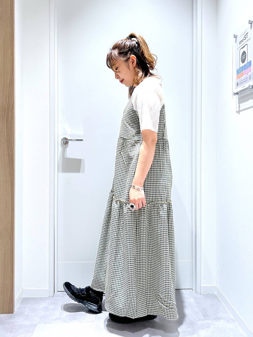 「カジュアル、リラックス、体型カバー、GLOBAL WORK、まちがいない服_GLOBAL WORK、ガーリー、ワンピース、夏コーデ、おでかけ」｜「GLOBAL WORKのスペ軽お財布ショルダー/132336（ショルダーバッグ、ブラック系）」を使った、manayan0602さん（レディース・158cm）の春コーディネートの4枚目の写真