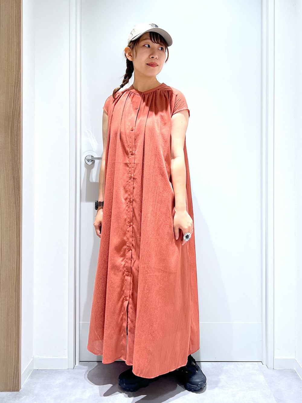 「体型カバー、GLOBAL WORK、まちがいない服_GLOBAL WORK、リラックス、ガーリー、ワンピース、夏コーデ、旅行、おでかけ」｜「GLOBAL WORKのエアリーリラックスノースリーブワンピース/452045（ワンピース、ピンク系）」を使った、manayan0602さん（レディース・158cm）の春コーディネートの5枚目の写真