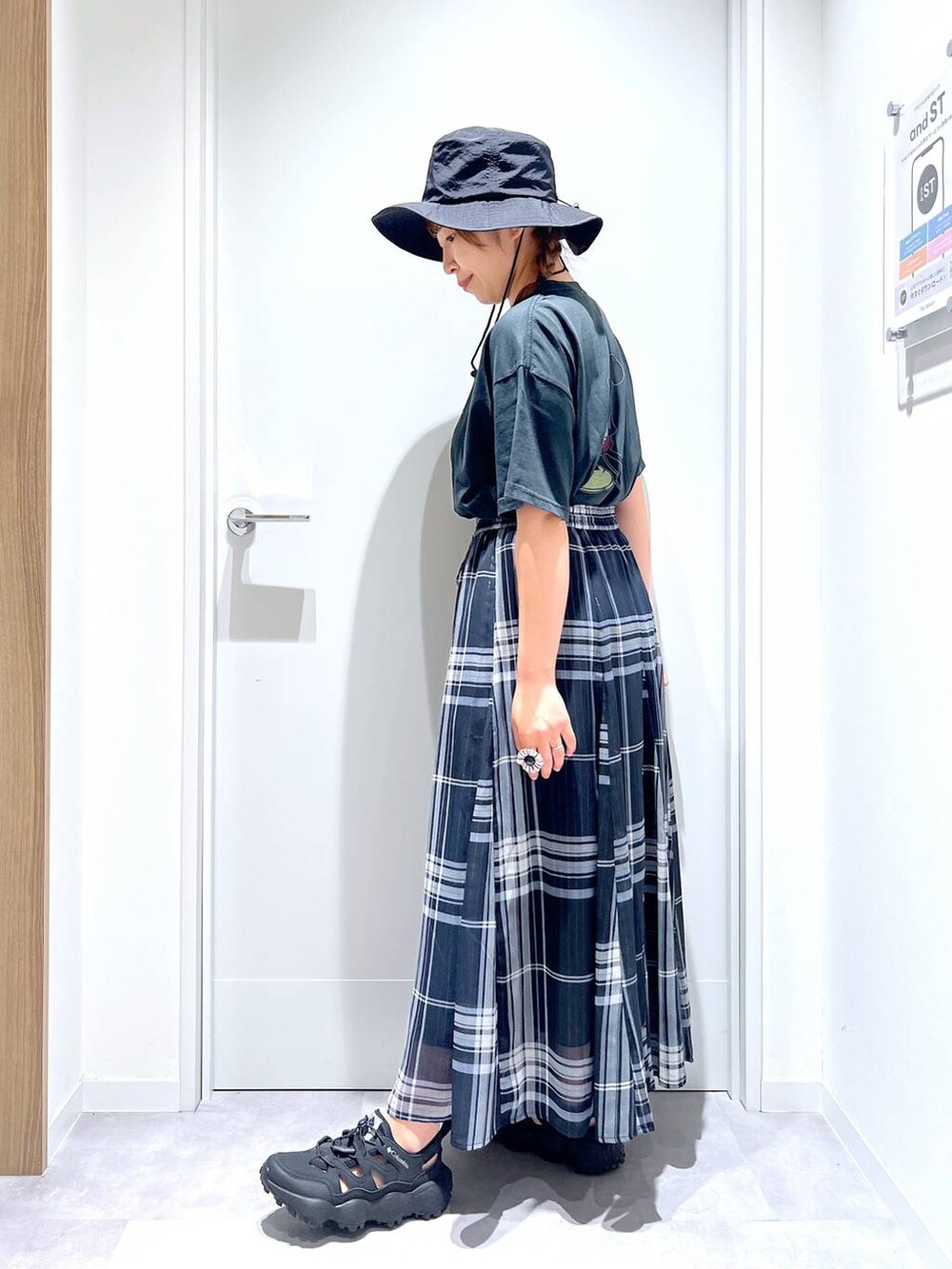 「リラックス、体型カバー、GLOBAL WORK、まちがいない服_GLOBAL WORK、ガーリー、スカート、Tシャツ、夏コーデ」｜「GLOBAL WORKのエアリーリラックスフレアスカート/147678（スカート、ブルー系）」を使った、manayan0602さん（レディース・158cm）の春コーディネートの4枚目の写真