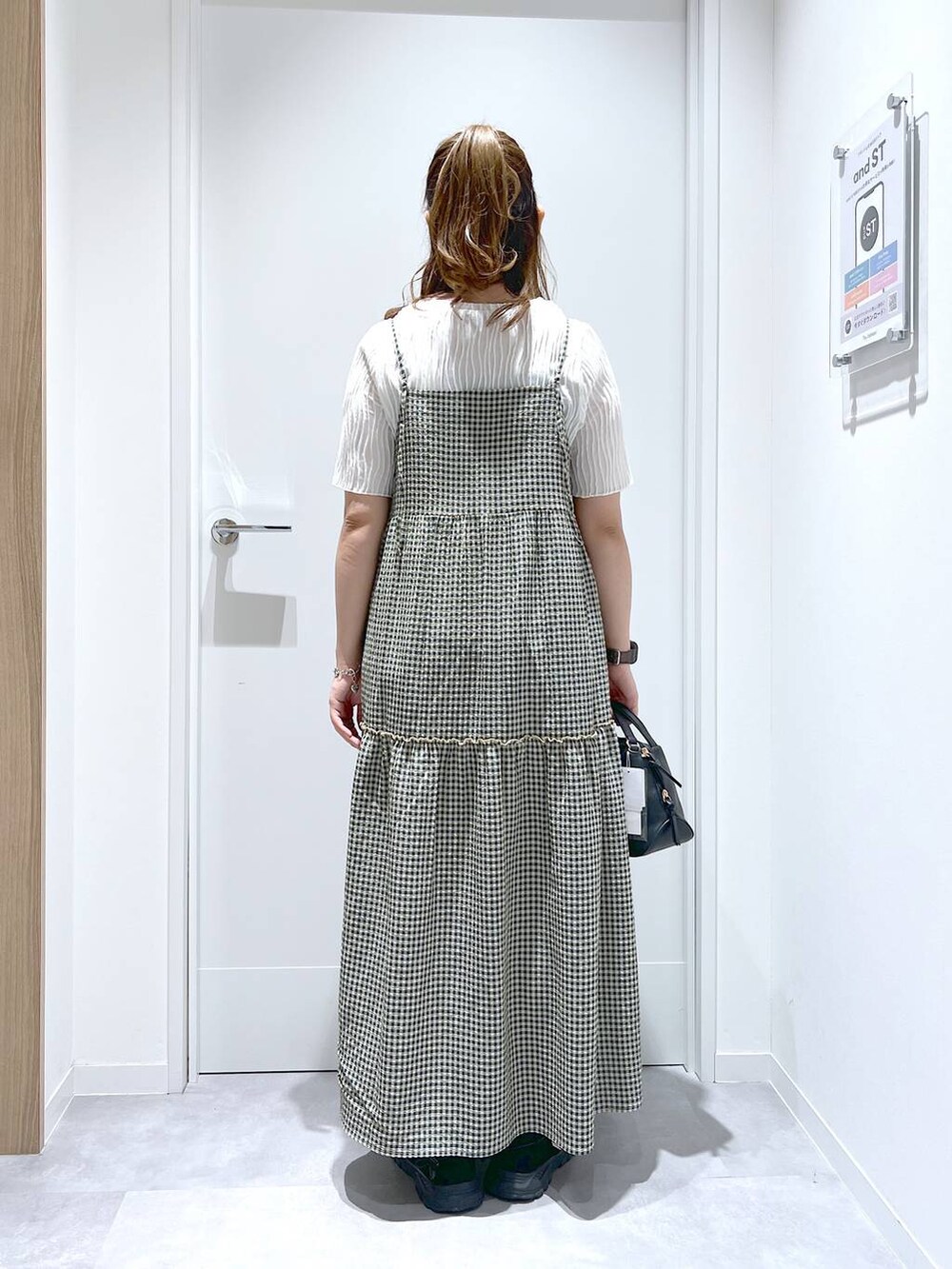 「カジュアル、リラックス、体型カバー、GLOBAL WORK、まちがいない服_GLOBAL WORK、ガーリー、ワンピース、夏コーデ、おでかけ」｜「GLOBAL WORKのスペ軽お財布ショルダー/132336（ショルダーバッグ、ブラック系）」を使った、manayan0602さん（レディース・158cm）の春コーディネートの3枚目の写真