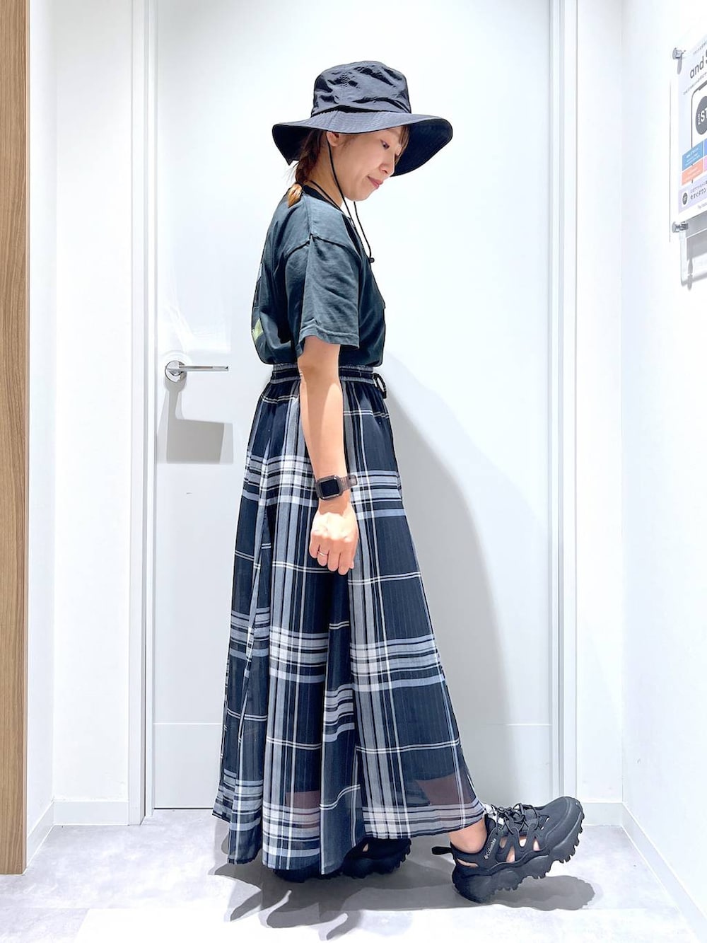 「リラックス、体型カバー、GLOBAL WORK、まちがいない服_GLOBAL WORK、ガーリー、スカート、Tシャツ、夏コーデ」｜「GLOBAL WORKのエアリーリラックスフレアスカート/147678（スカート、ブルー系）」を使った、manayan0602さん（レディース・158cm）の春コーディネートの2枚目の写真