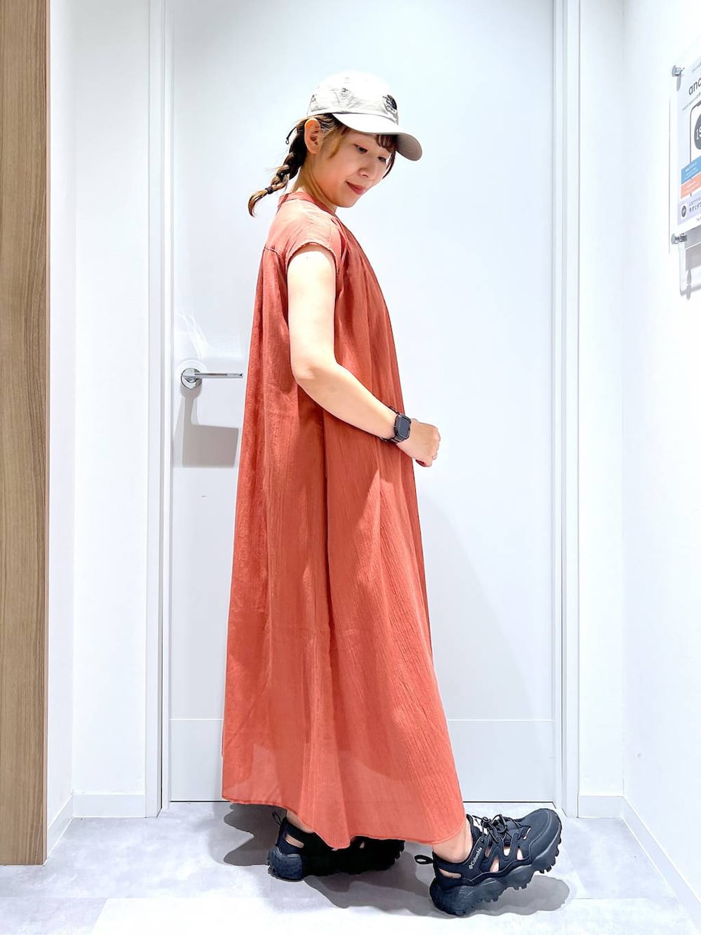 「体型カバー、GLOBAL WORK、まちがいない服_GLOBAL WORK、リラックス、ガーリー、ワンピース、夏コーデ、旅行、おでかけ」｜「GLOBAL WORKのエアリーリラックスノースリーブワンピース/452045（ワンピース、ピンク系）」を使った、manayan0602さん（レディース・158cm）の春コーディネートの2枚目の写真