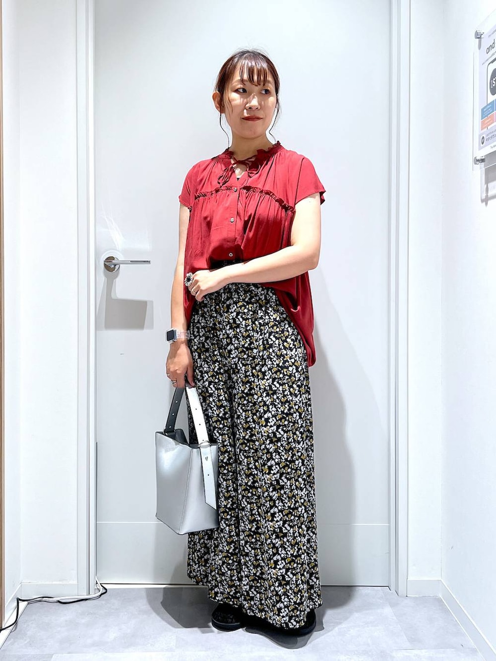 「GLOBAL WORK、まちがいない服_GLOBAL WORK、接触冷感、ブラウス、ワイドパンツ、カジュアル、リラックス、体型カバー」｜「GLOBAL WORKのさらさらリラックスイージーパンツ/498356（その他パンツ、グレー系）」を使った、manayan0602さん（レディース・158cm）の夏コーディネートの5枚目の写真