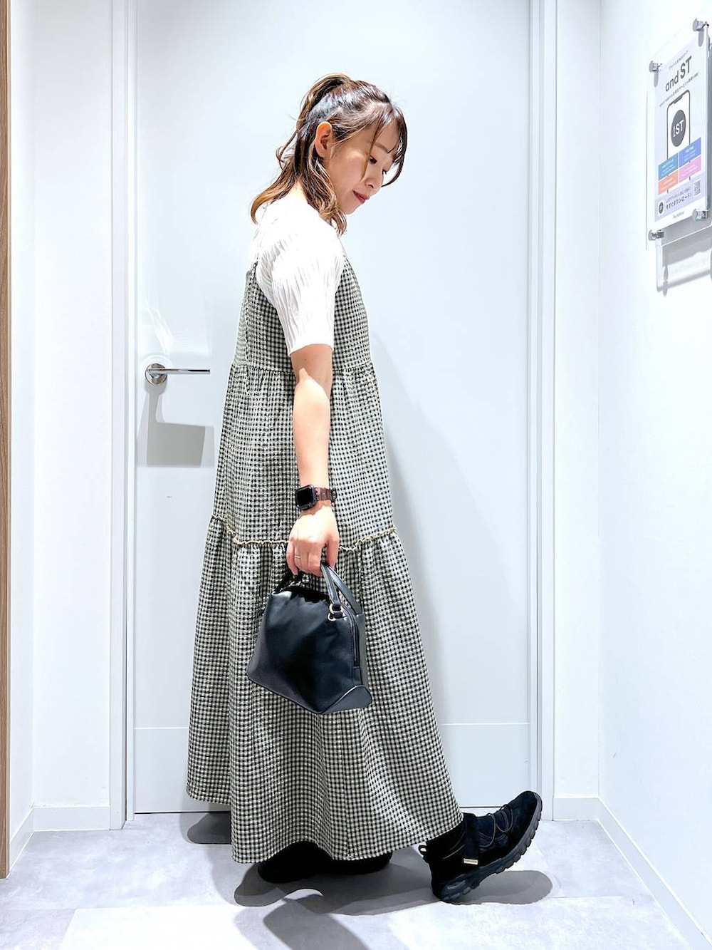 「カジュアル、リラックス、体型カバー、GLOBAL WORK、まちがいない服_GLOBAL WORK、ガーリー、ワンピース、夏コーデ、おでかけ」｜「GLOBAL WORKのスペ軽お財布ショルダー/132336（ショルダーバッグ、ブラック系）」を使った、manayan0602さん（レディース・158cm）の春コーディネートの2枚目の写真