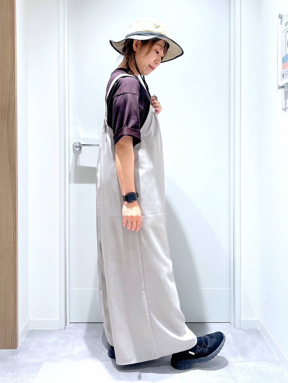 「カジュアル、リラックス、体型カバー、GLOBAL WORK、まちがいない服_GLOBAL WORK、サロペット、夏コーデ」｜「GLOBAL WORKのエアかるクッションコードスニーカー/290669（スニーカー、ブラック系）」を使った、manayan0602さん（レディース・158cm）の春コーディネートの2枚目の写真