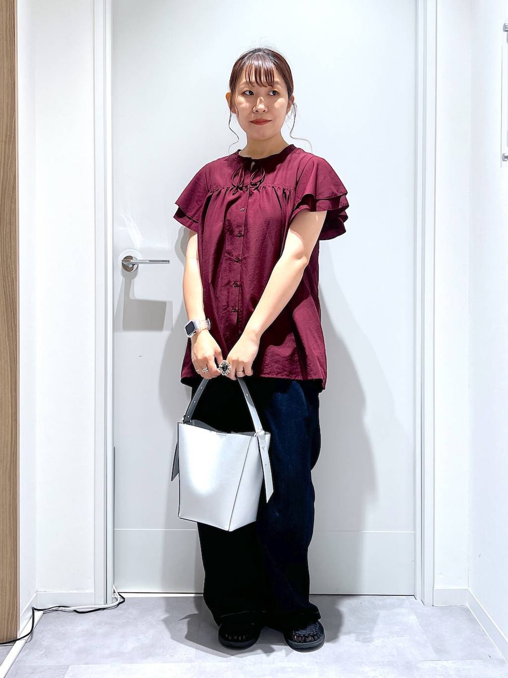 「接触冷感、ブラウス、夏コーデ、カジュアル、リラックス、体型カバー、GLOBAL WORK、まちがいない服_GLOBAL WORK」｜「GLOBAL WORKの冷感デニムイージーパンツ/494053（デニムパンツ、ブルー系）」を使った、manayan0602さん（レディース・158cm）の夏コーディネートの5枚目の写真