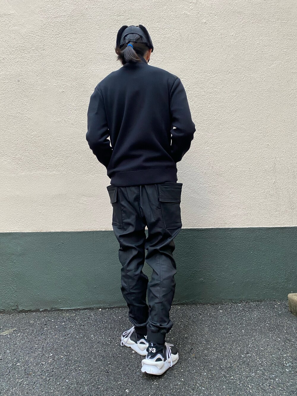 「おしゃれさんと繋がりたい、今日のコーデ、LHP、LHPOSAKA、LHP大阪、whiteland、Danke schon、MONCLER、ダウンジャケット、タートルネック」｜「DANKE SCHONのDankeSchon/ダンケシェーン/COATING GARDENER PANTS（その他パンツ、ブラック系）」を使った、Ryunosuke Ikedaさん（メンズ・173cm）の冬コーディネートの3枚目の写真