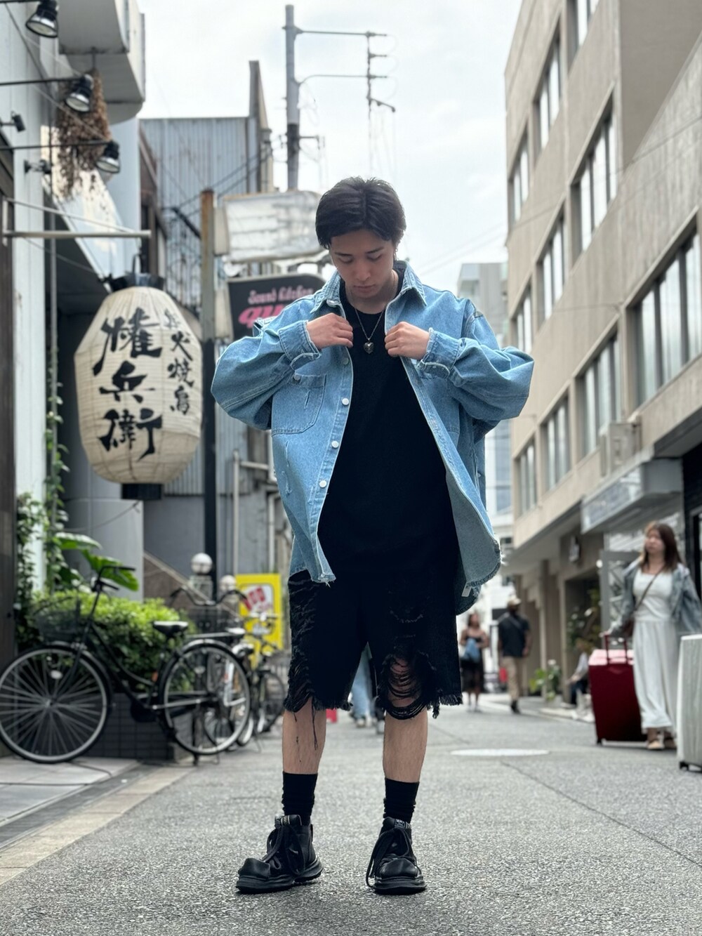 「夏コーデ、メンズコーデ、おしゃれさんと繋がりたい、LHP、LHP大阪、LHPOSAKA、Danke schon、デニム、whiteland」｜「WHITELANDのアイテム（デニムジャケット、ブルー系）」を使った、Ryunosuke Ikedaさん（メンズ・173cm）の春コーディネートの2枚目の写真