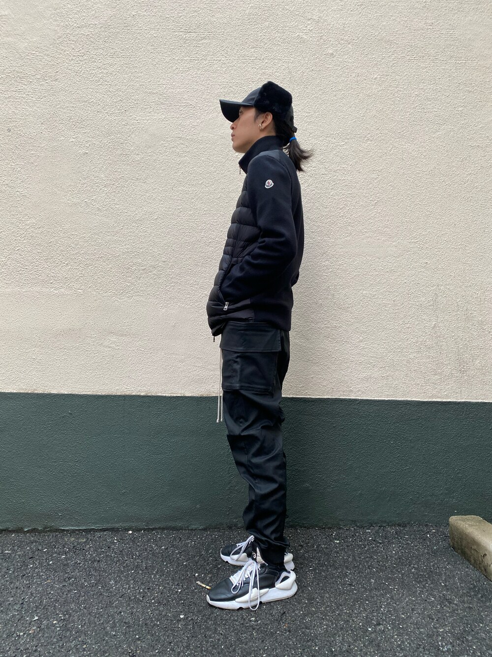 「おしゃれさんと繋がりたい、今日のコーデ、LHP、LHPOSAKA、LHP大阪、whiteland、Danke schon、MONCLER、ダウンジャケット、タートルネック」｜「DANKE SCHONのDankeSchon/ダンケシェーン/COATING GARDENER PANTS（その他パンツ、ブラック系）」を使った、Ryunosuke Ikedaさん（メンズ・173cm）の冬コーディネートの2枚目の写真