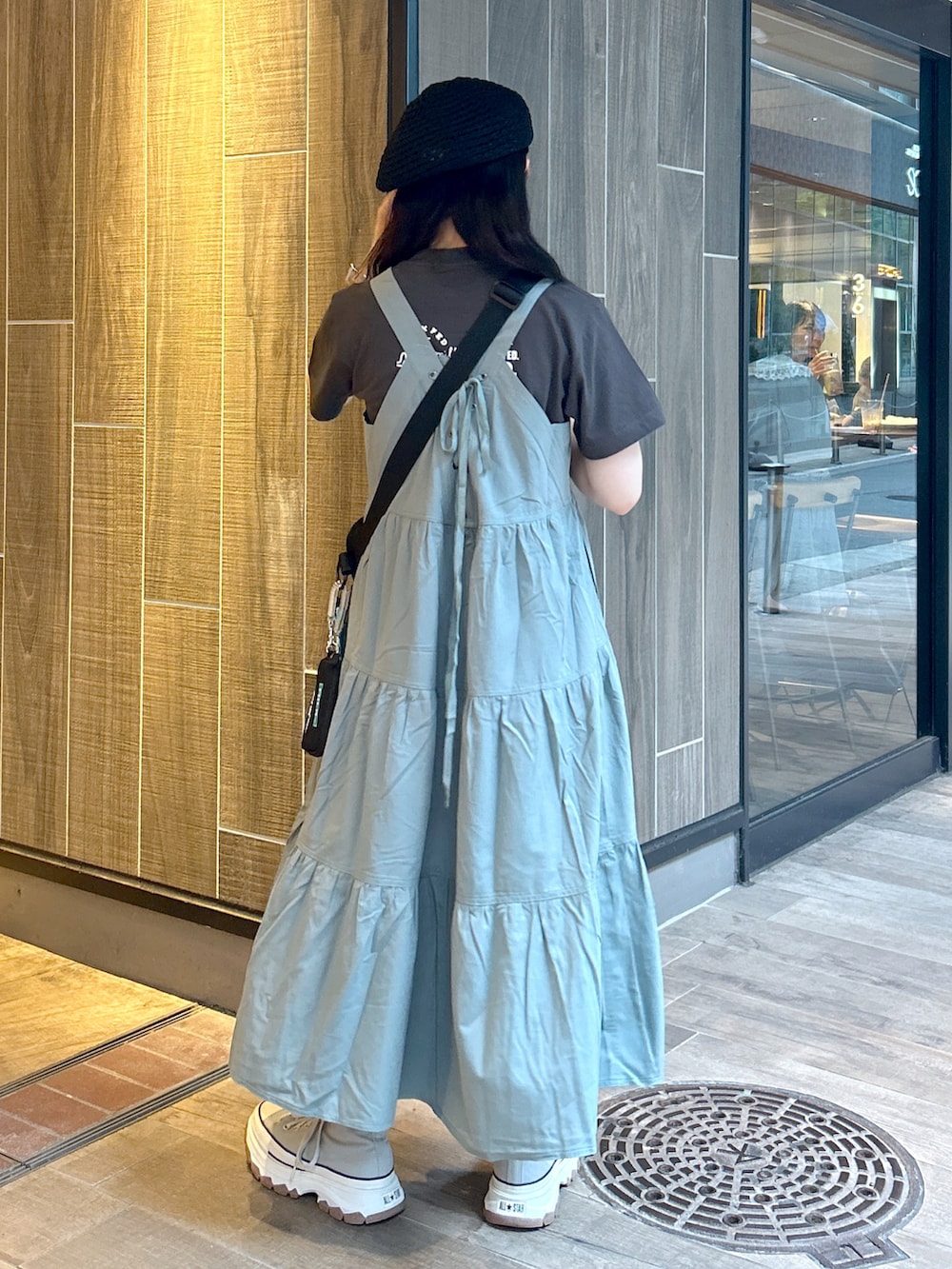 「WEARyouthコーデ、夏服コーデ、オトナカジュアル、お洒落さんとつながりたい、ワンピースコーデ、ショルダーバッグ、おでかけコーデ、お出かけコーデ、サロペット、ミルクフェド、ミルクフェド(MILKFED.)、MILKFED.、ベレー帽、骨格ウェーブ、厚底シューズ」｜「RAY CASSINのアイテム（ハンチング/ベレー帽、ブラック系）」を使った、レイナさん（レディース・154cm）の夏コーディネートの2枚目の写真